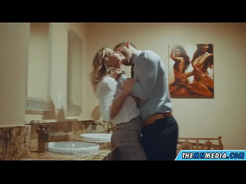 ❤️ Lè yon blond bèl sedui ou nan yon twalèt piblik ❤️❌ Fucking nan nou ❌️